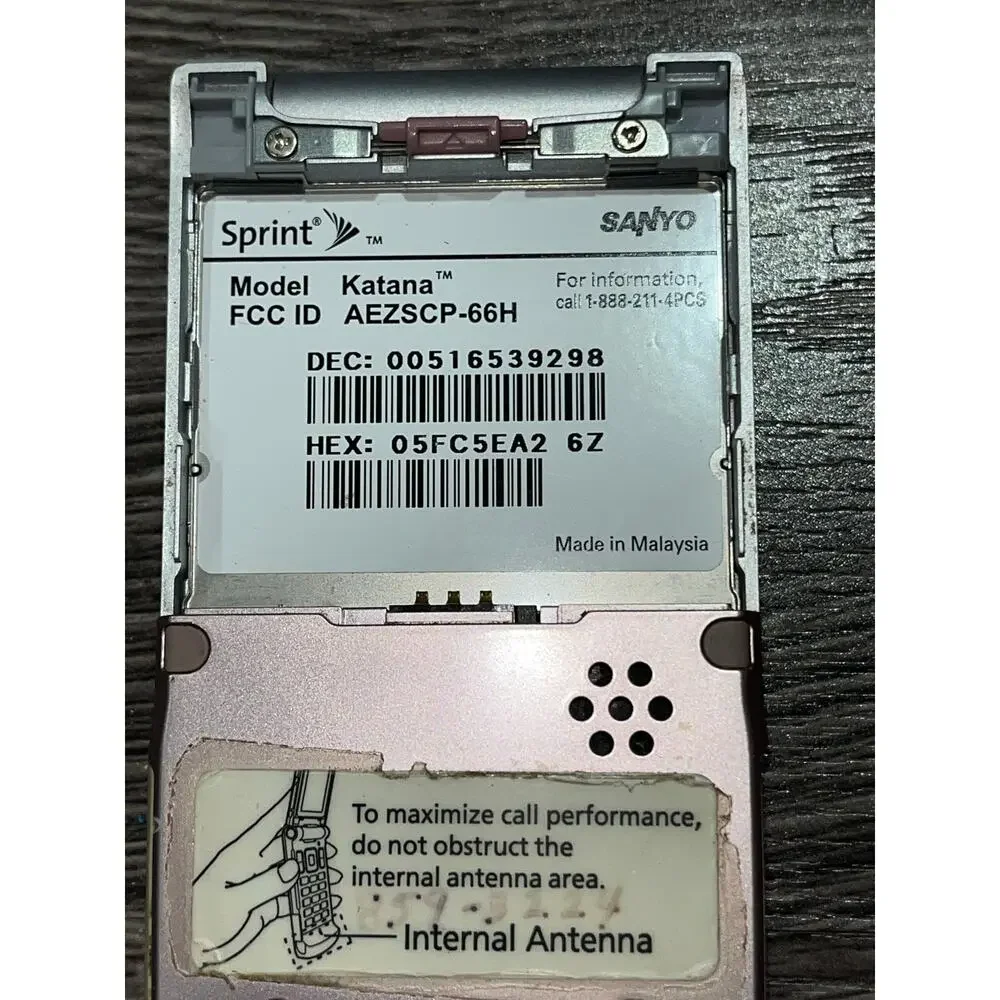 Sanyo Katana ultra-thin flip phone originally released in 2006 for Sprint (4)